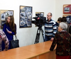 Раскройте  «Семейный фотоальбом»…