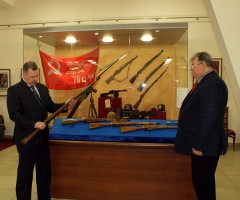 Подарок музею ко Дню Победы
